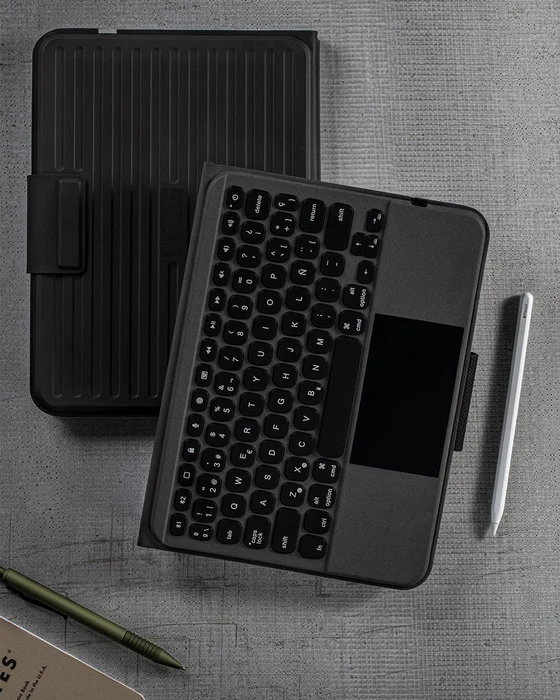 UAG Rugged Bluetooth Keyboard with Trackpad für iPad 7/iPad 8/iPad 9, schwarz, DE