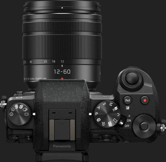 Panasonic Lumix DMC-G70 schwarz mit Objektiv Lumix G Vario 12-60mm 3.5-5.6 ASPH Power OIS