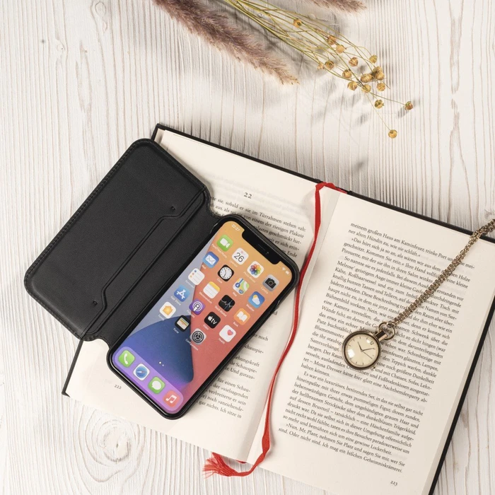 Hama Booklet MagCase Finest Sense für Apple iPhone 13 schwarz