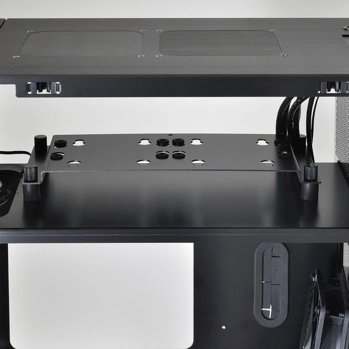 Lian Li TYR PC-X510WX schwarz, Acrylfenster, schallgedämmt