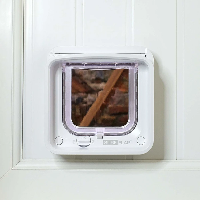 Sure Petcare SureFlap Connect Microchip Katzenklappe, Bundle mit Connect Hub, weiß