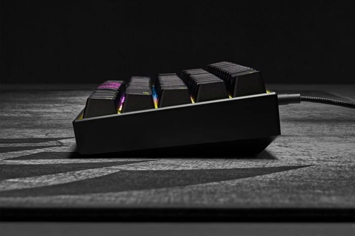 Corsair Gaming K65 RGB Mini, 60%, schwarz, MX SPEED RGB Silver, USB, DE