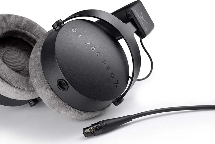 beyerdynamic DT 700 PRO X