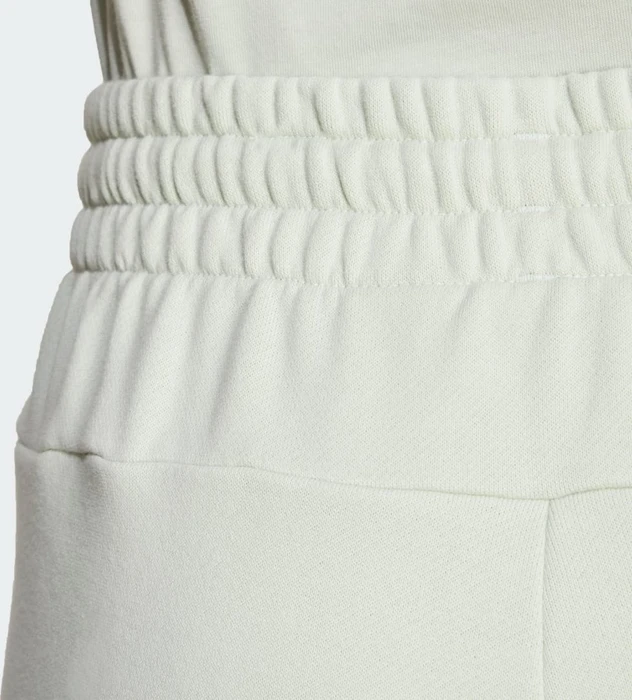 adidas Essentials Linear French Terry Shorts linen green (Damen)