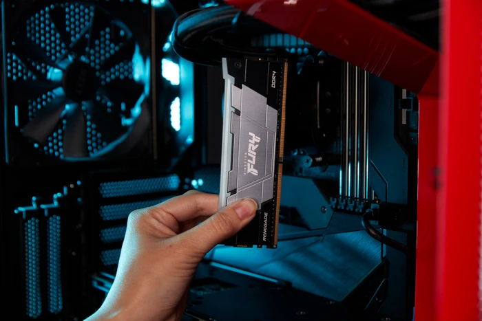 Kingston FURY Renegade RGB UDIMM 16GB Kit, DDR4-4000, CL19-23-23, 1RX8