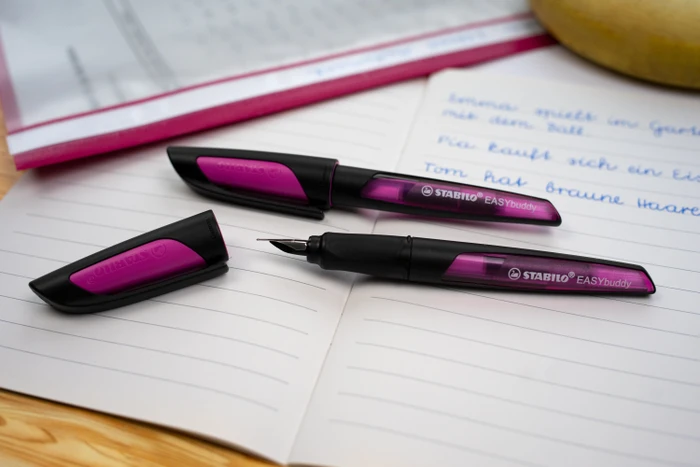 STABILO EASYbuddy schwarz/magenta, rechte Hand, mittel, Blister