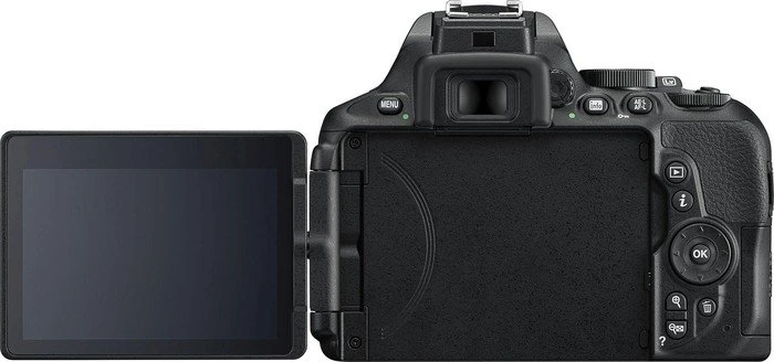Nikon D5600 mit Objektiv AF-P DX 18-55mm 3.5-5.6 G VR und AF-P DX 70-300mm 4.5-6.3 G ED VR
