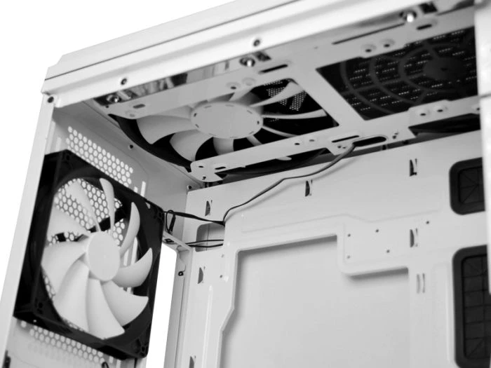 NZXT Phantom 820 weiß, Acrylfenster