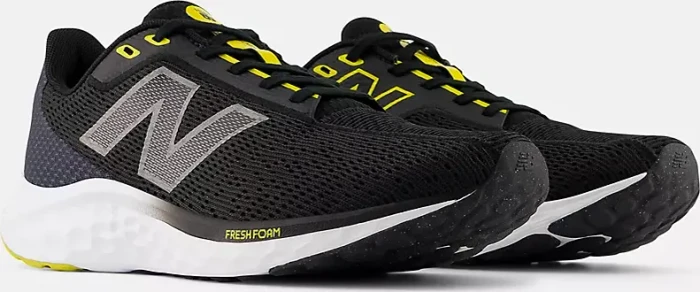 New Balance Fresh Foam Arishi v4 black/magnet/ginger lemon (Herren)
