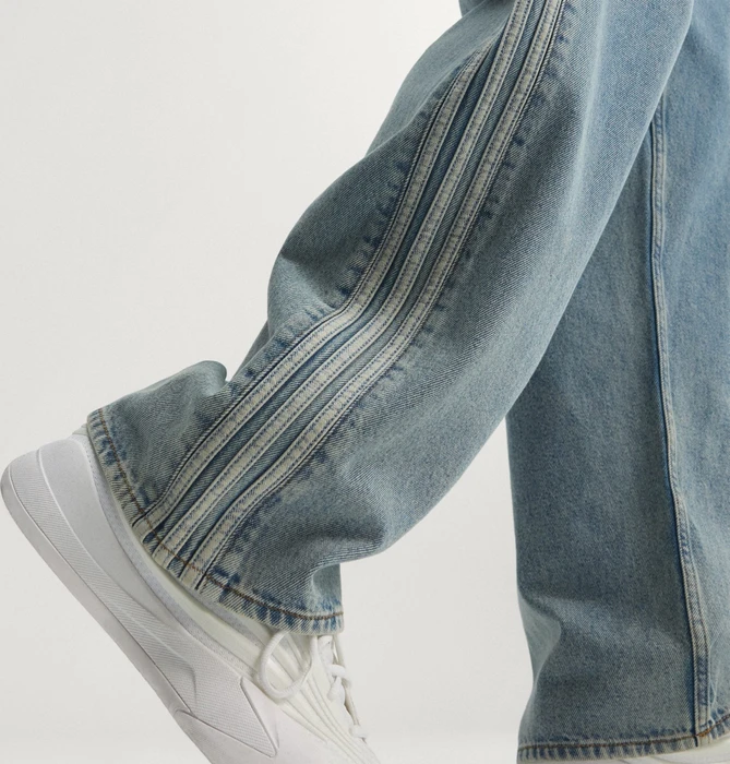 adidas Adicolor Denim Firebird Jeans worn blue denim (Herren)