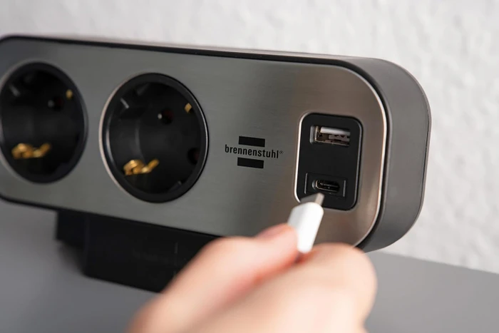 Brennenstuhl estilo Duplex Tischsteckdosenleiste mit Schalter, 10-fach, 1x USB-A/1x USB-C, 2m, silber/schwarz