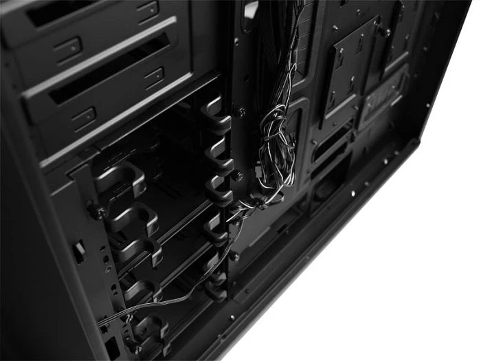 NZXT Phantom 630 Gunmetal, Acrylfenster
