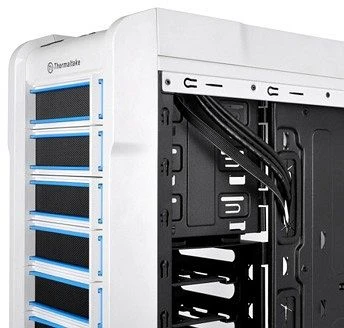 Thermaltake Chaser A31 Snow Edition, Acrylfenster