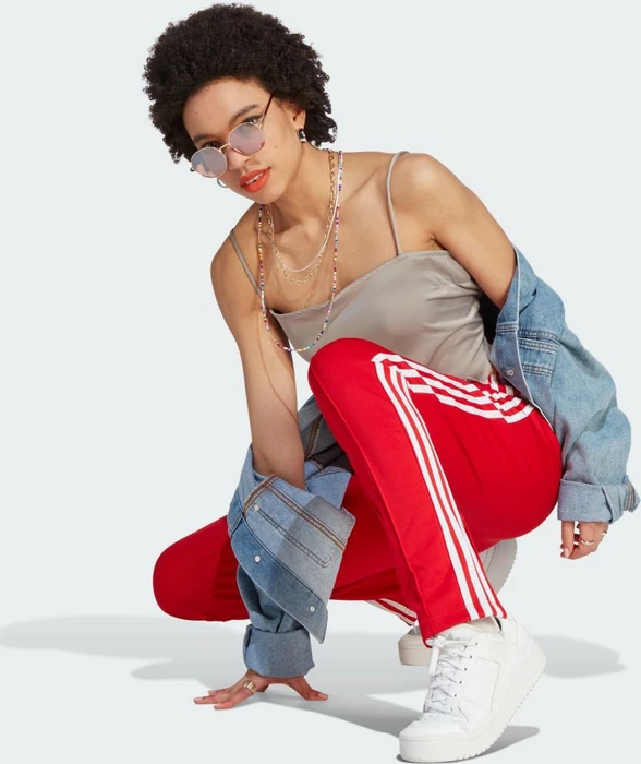 adidas Adicolor SST Trainingshose lang better scarlet (Damen)