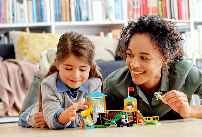 LEGO Juniors - Buzz & Porzellinchens Spielplatzabenteuer