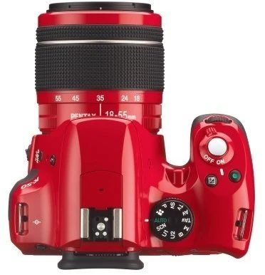 Pentax K-50 rot mit Objektiv smc DA 18-55mm 3.5-5.6 AL WR und smc DA 50-200mm 4.0-5.6 ED WR