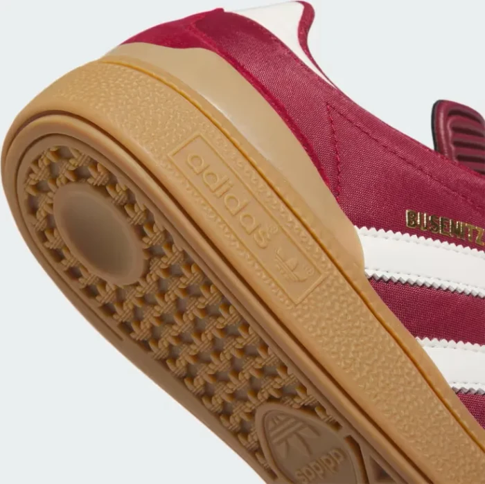 adidas Busenitz collegiate burgundy/chalk white/gold metallic (Herren)