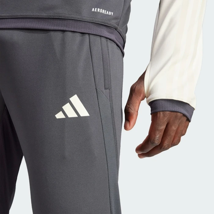 adidas Juventus Turin Tiro 23 Trainingshose lang carbon (Herren)