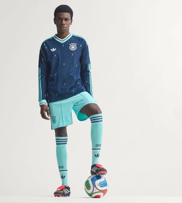 adidas FIFA WM 2026 Deutschland Authentic Auswärtstrikot langarm collegiate navy (Herren)
