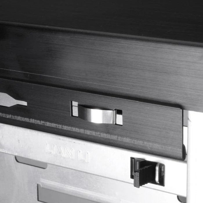 Lian Li PC-A05FNA silber, schallgedämmt
