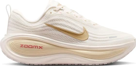 Nike Vomero Plus sail/metallic gold grain/light khaki/natural (Damen)