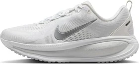 Nike Vomero 18 white/photon dust/summit white/metallic silver (Damen)