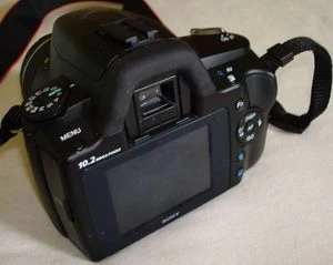 Sony Alpha 230 mit Objektiv 18-55mm 3.5-5.6 DT SAM und 55-200mm 4.0-5.6 DT SAM