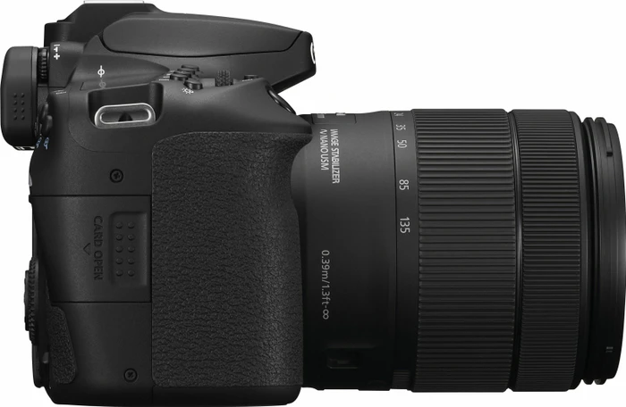Canon EOS 90D mit Objektiv EF-S 18-135mm 3.5-5.6 IS USM