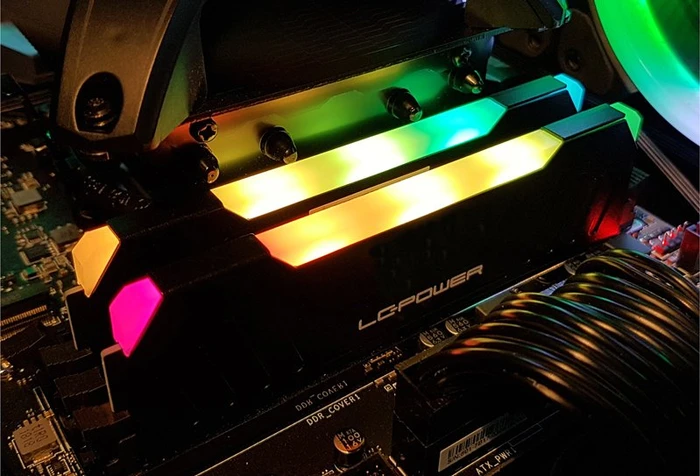 LC-Power LC-RAM RGB UDIMM 16GB Kit, DDR4-3600, CL18-20-20-40