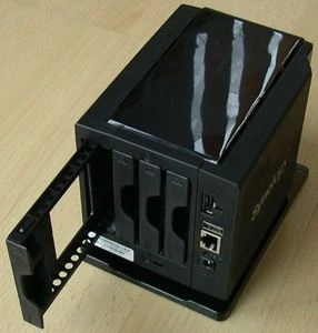 Synology DiskStation DS409, 128MB RAM, 1x RJ-45 1000Base-T, 2x USB-A 2.0
