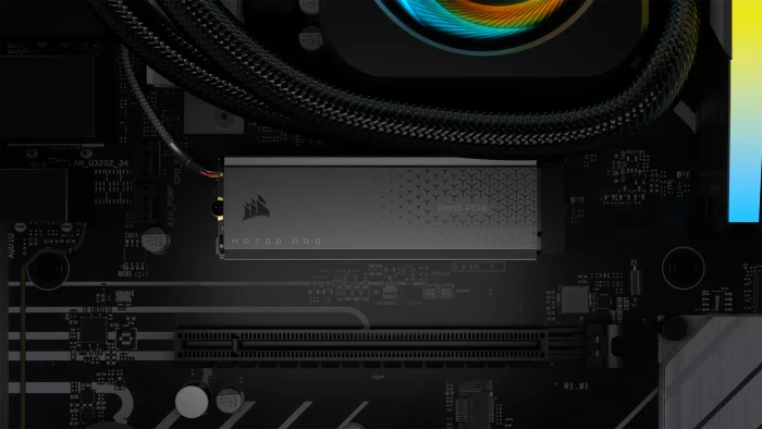 Corsair Force Series MP700 PRO 2TB, M.2 2280 / M-Key / PCIe 5.0 x4, Kühlkörper