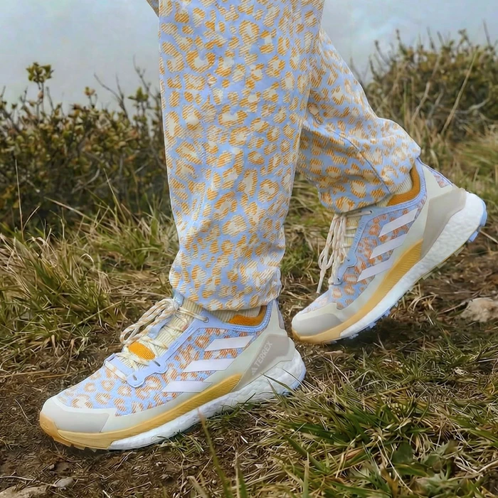 adidas Terrex Free Hiker 2.0 glow blue/cloud white/pure tangerine (Damen)