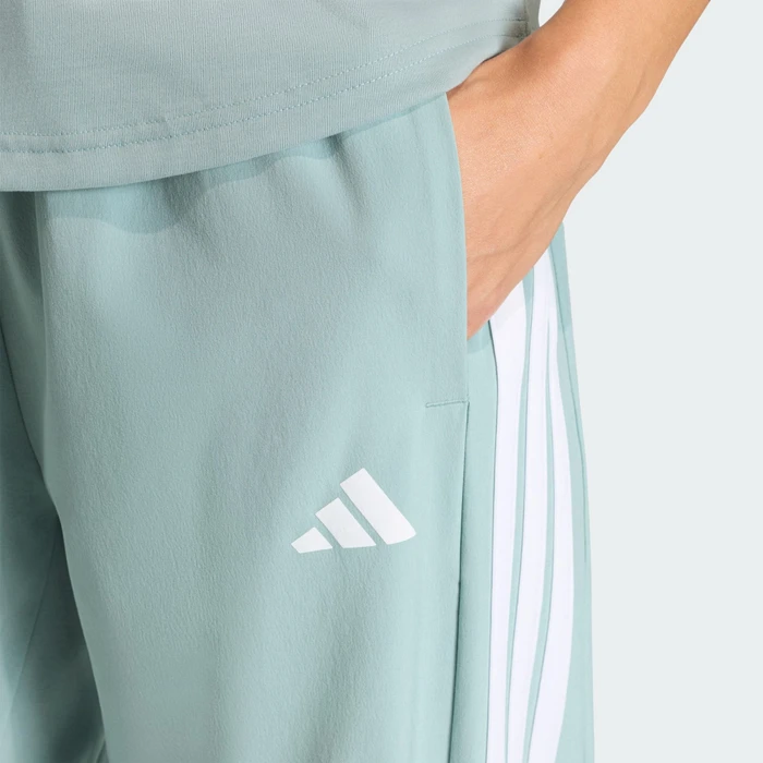adidas Train Essentials 3-Streifen Woven Trainingshose lang wonder sage/white (Damen)