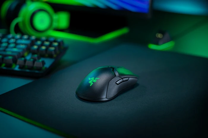 Razer Viper Ultimate mit Ladestation, Classic schwarz, USB