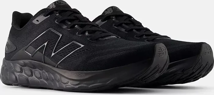 New Balance Fresh Foam 680v8 black/phantom/black metallic (Herren)