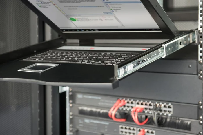 Digitus DS-72211-2, 19" LCD KVM Switch, 8-fach, DE