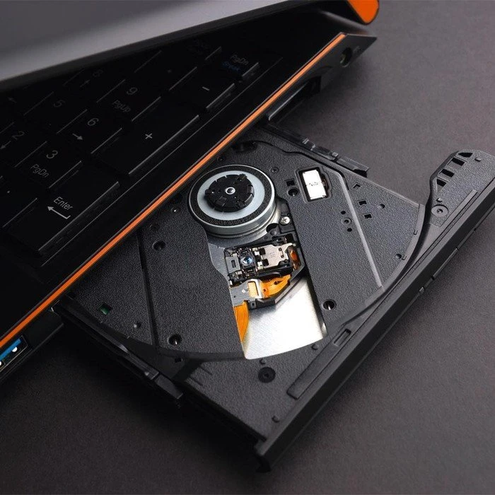 GIGABYTE P55W v5, Core i7-6700HQ, 8GB RAM, 128GB SSD, 1TB HDD, GeForce GTX 970M, DE