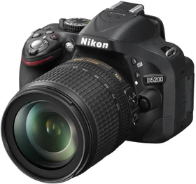 Nikon D5200 schwarz mit Objektiv AF-S DX 18-140mm 3.5-5.6 G ED VR