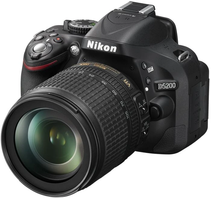 Nikon D5200 schwarz mit Objektiv AF-S DX 18-140mm 3.5-5.6 G ED VR