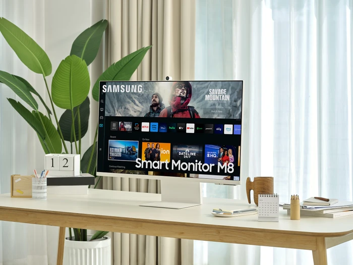 Samsung Smart Monitor M8 M80C Warm White, 27"