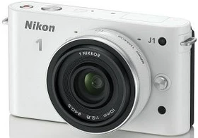 Nikon 1 J1 weiß mit Objektiv 1 NIKKOR 10mm 2.8