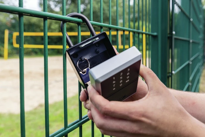 ABUS KeyGarage 797 Smart Bluetooth mit Bügel Schlüsselkasten Bluetooth, schwarz/silber