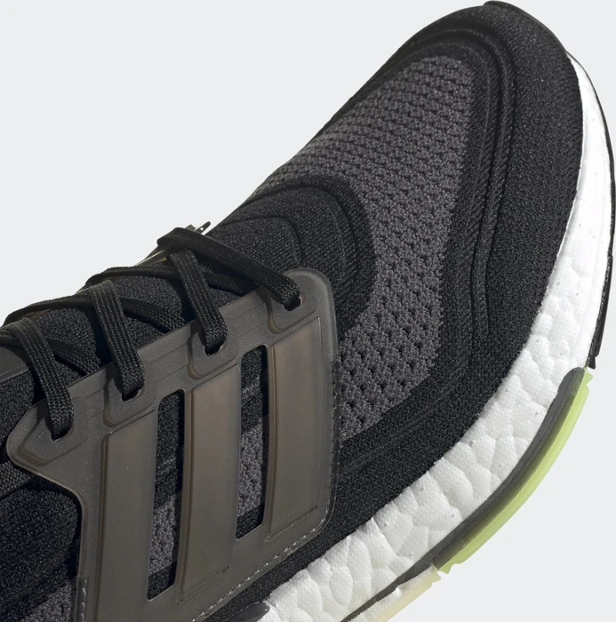 adidas Ultraboost 21 core black/silver metallic/solar yellow (Herren)