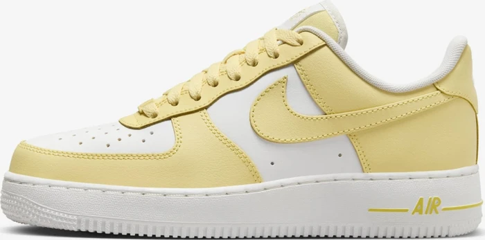 Nike Air Force 1 '07 soft yellow/summit white (Damen)