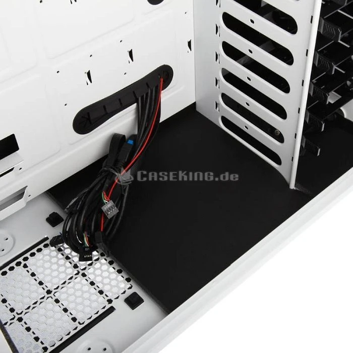 BitFenix Shinobi XL weiß, schallgedämmt