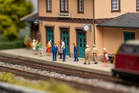 Faller Miniaturfiguren - Figuren-Set mit Sound-Effekt Bahnpersonal & Schaffnerpfiff