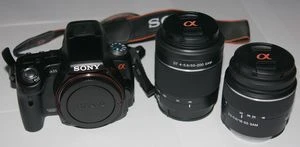 Sony Alpha 55 mit Objektiv 18-55mm 3.5-5.6 DT SAM und 55-200mm 4.0-5.6 DT SAM