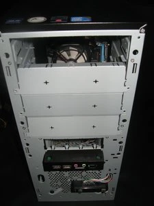 Cooler Master Elite 330 schwarz, Acrylfenster