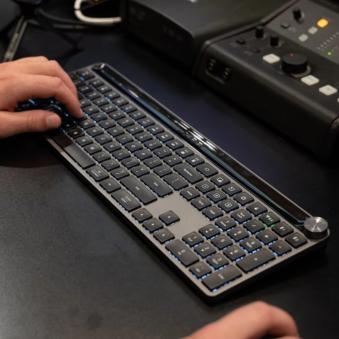 JLab Epic Wireless Keyboard, schwarz, LEDs weiß, USB/Bluetooth, DE