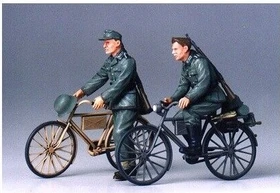 Tamiya Zwei Deutsche Soldaten mit Fahrrad